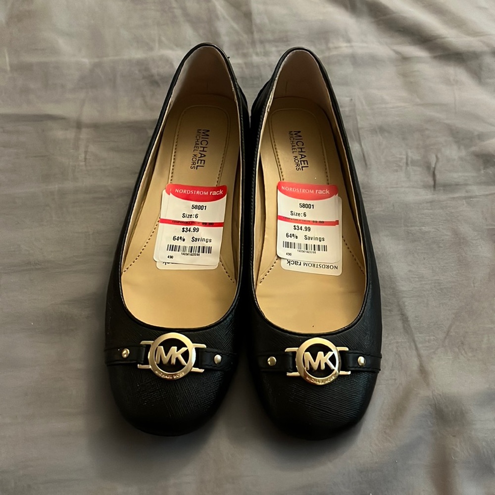 NWT Michael Kors flats size 6